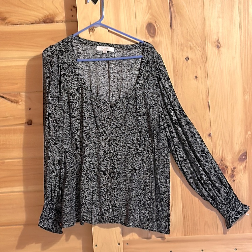Loft blouse. XXL black and white scoop neck with ruffled cuff sleeves.